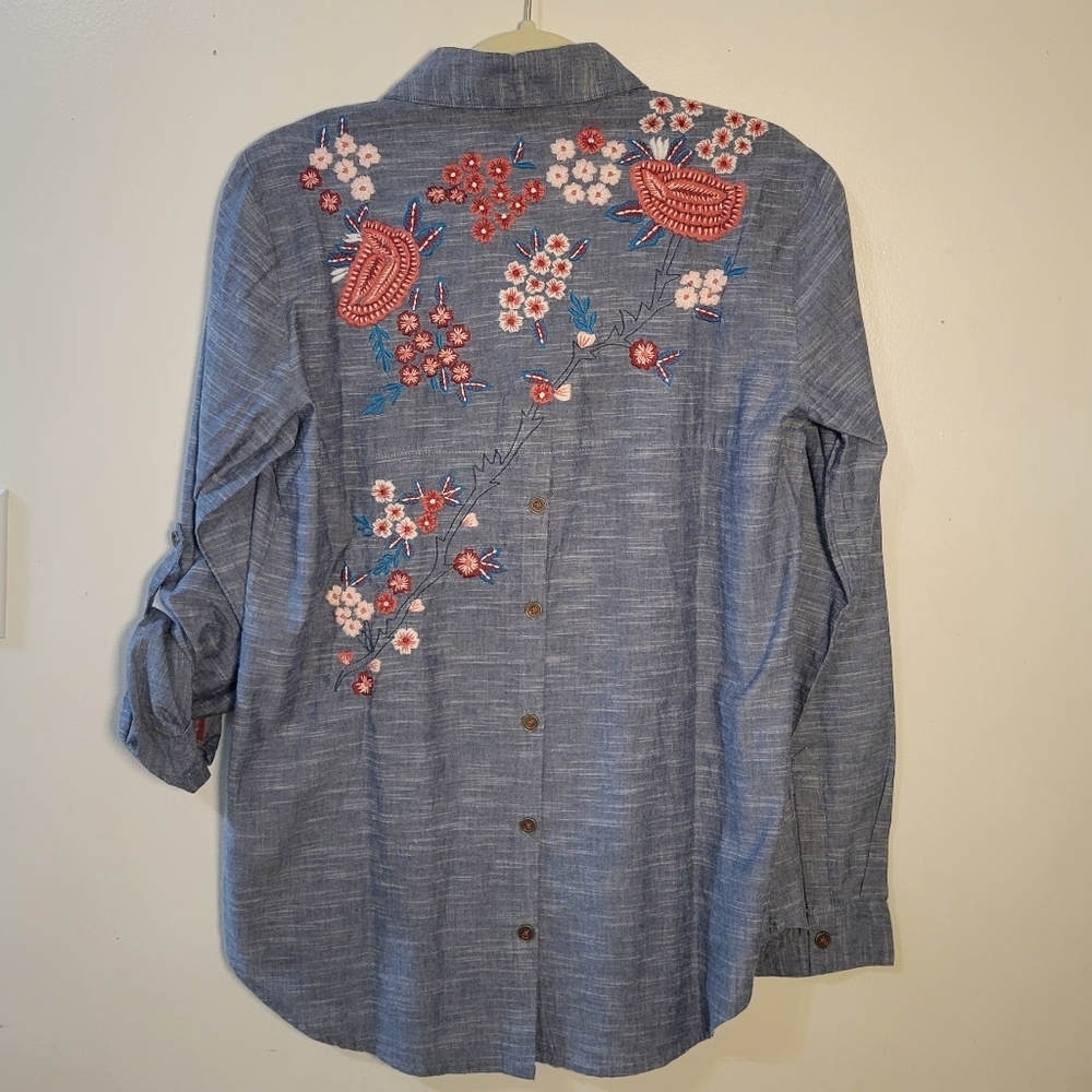 Sahalie Women's Medium Chambray Roll-tab Long sleeve Button down Embroidered Top